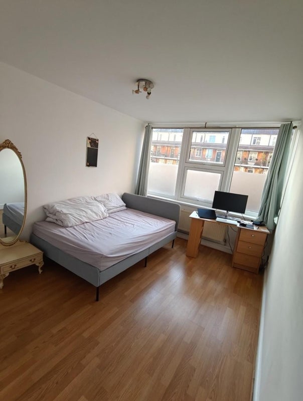 Room Commercial Pier Wharf in Greater London