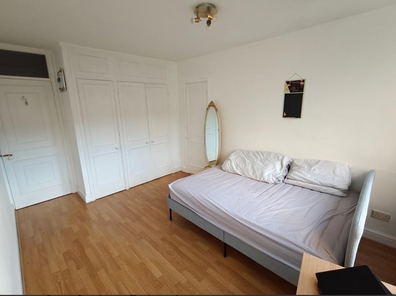 Room Commercial Pier Wharf in Greater London