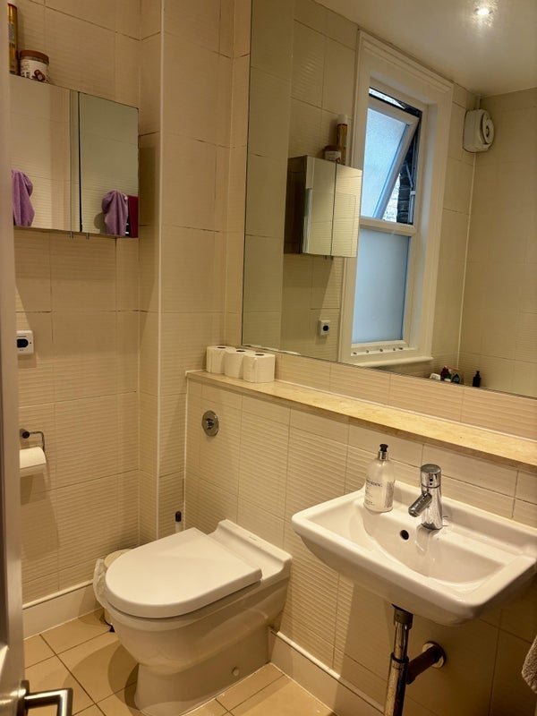 Room Kingsdown Avenue in Greater London