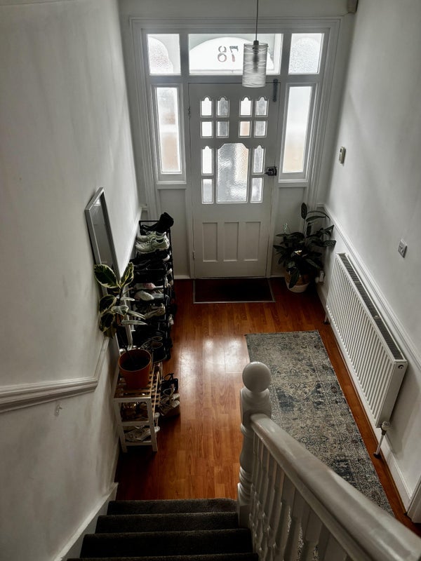 Room Kingsdown Avenue in Greater London