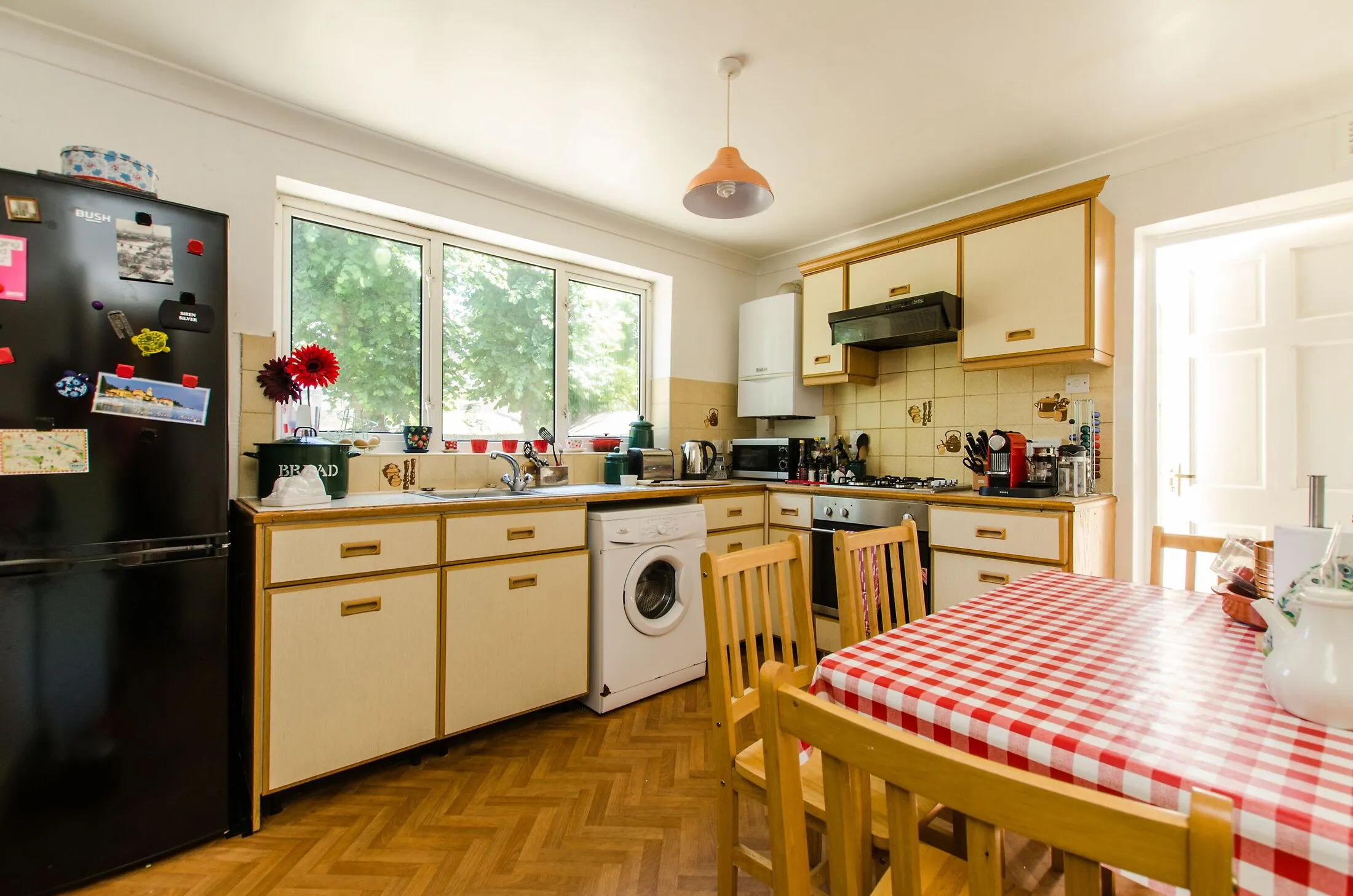 Flat Drakefield Road in Greater London