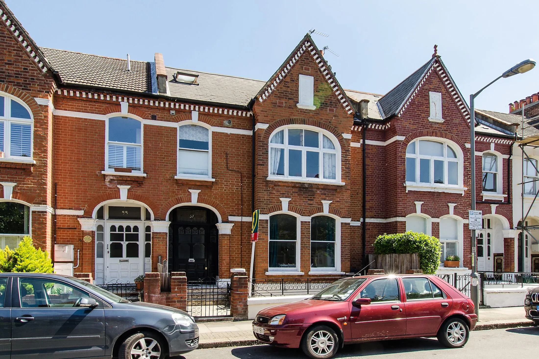 Flat Drakefield Road in Greater London