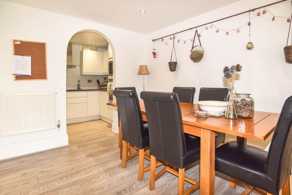 Flat Royal Drive in Greater London