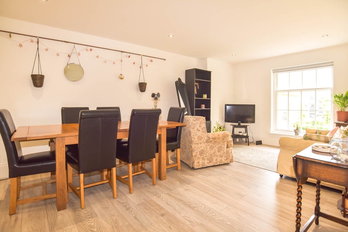 Flat Royal Drive in Greater London