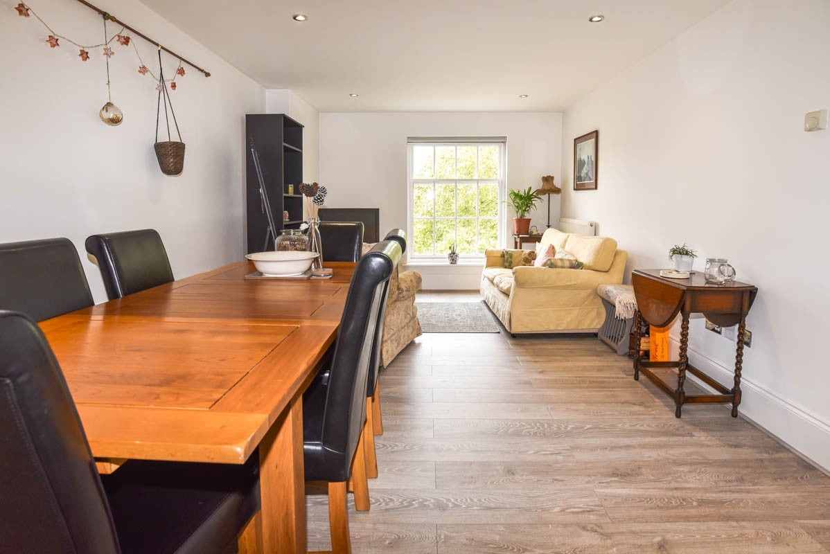 Flat Royal Drive in Greater London
