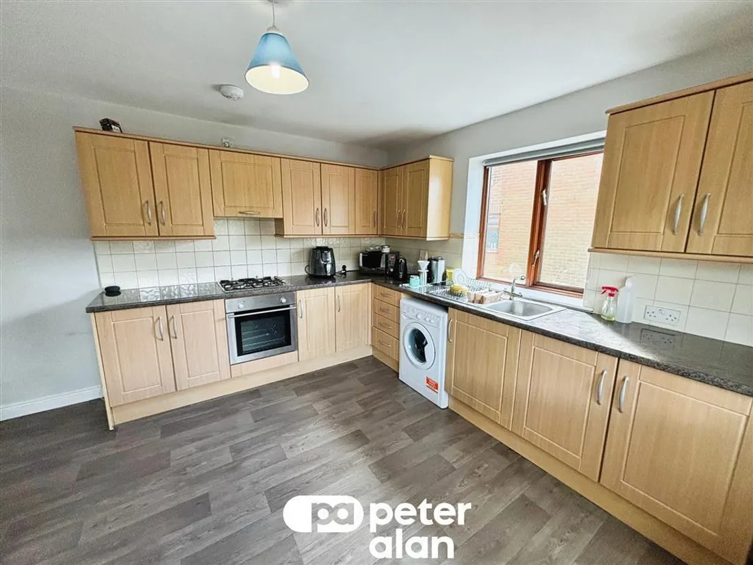Flat Kingswood Close in Hengoed