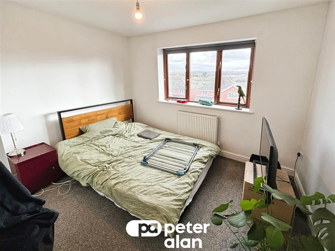 Flat Kingswood Close in Hengoed