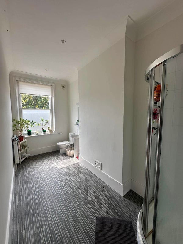 Room Park Hall Road in Greater London