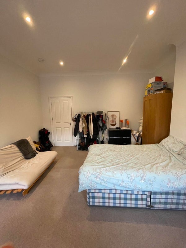 Room Park Hall Road in Greater London