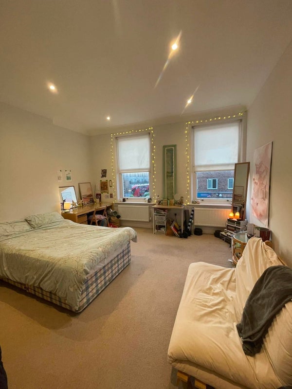 Room Park Hall Road in Greater London