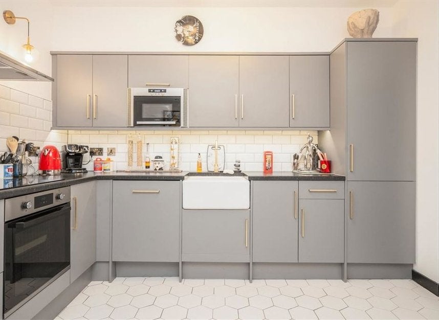Flat Scrutton Street in Greater London