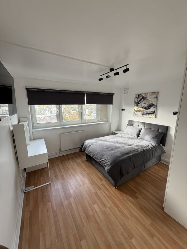 Room Studley Road in Greater London