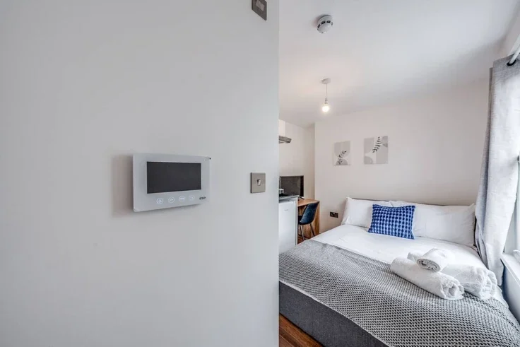 Flat Denmark Hill in Greater London