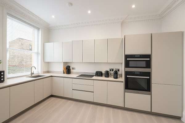 Flat Hay Mews in Greater London