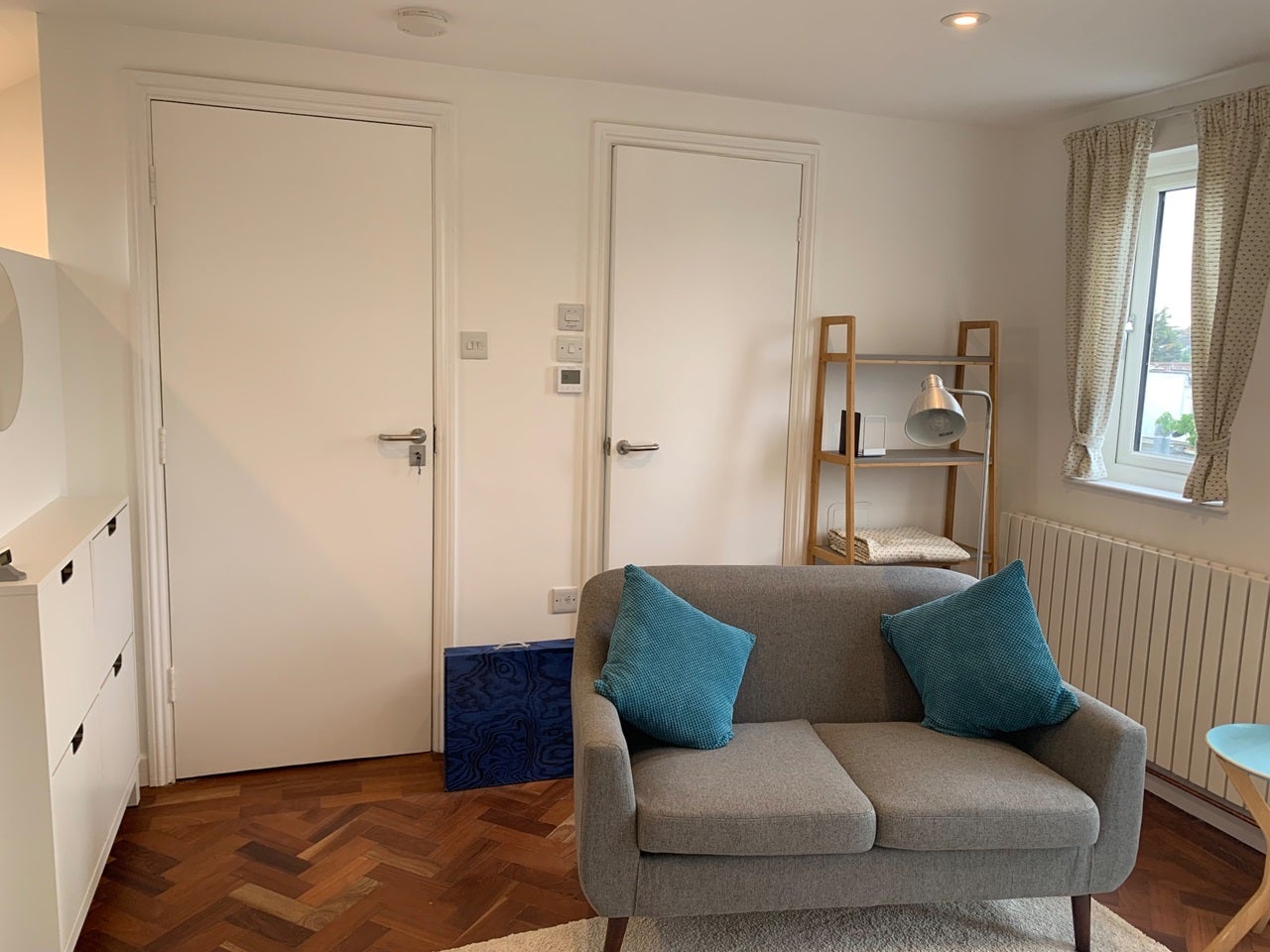 Flat Melbourne Avenue in Greater London