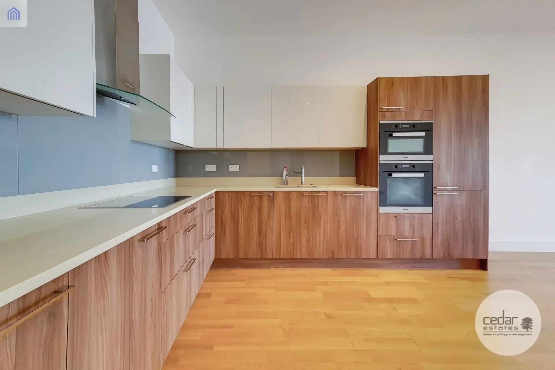 Flat Finchley Road in Greater London