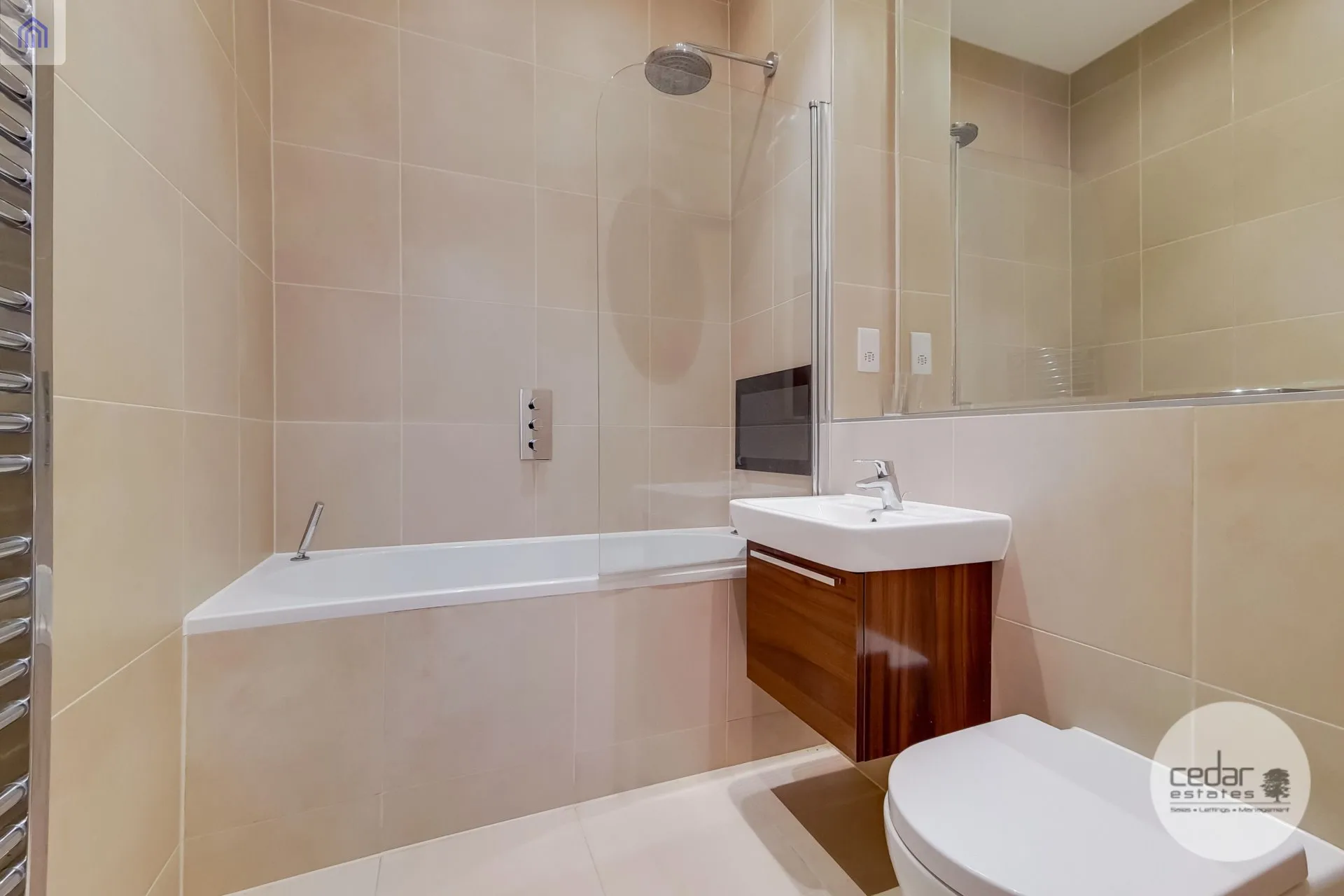 Flat Finchley Road in Greater London