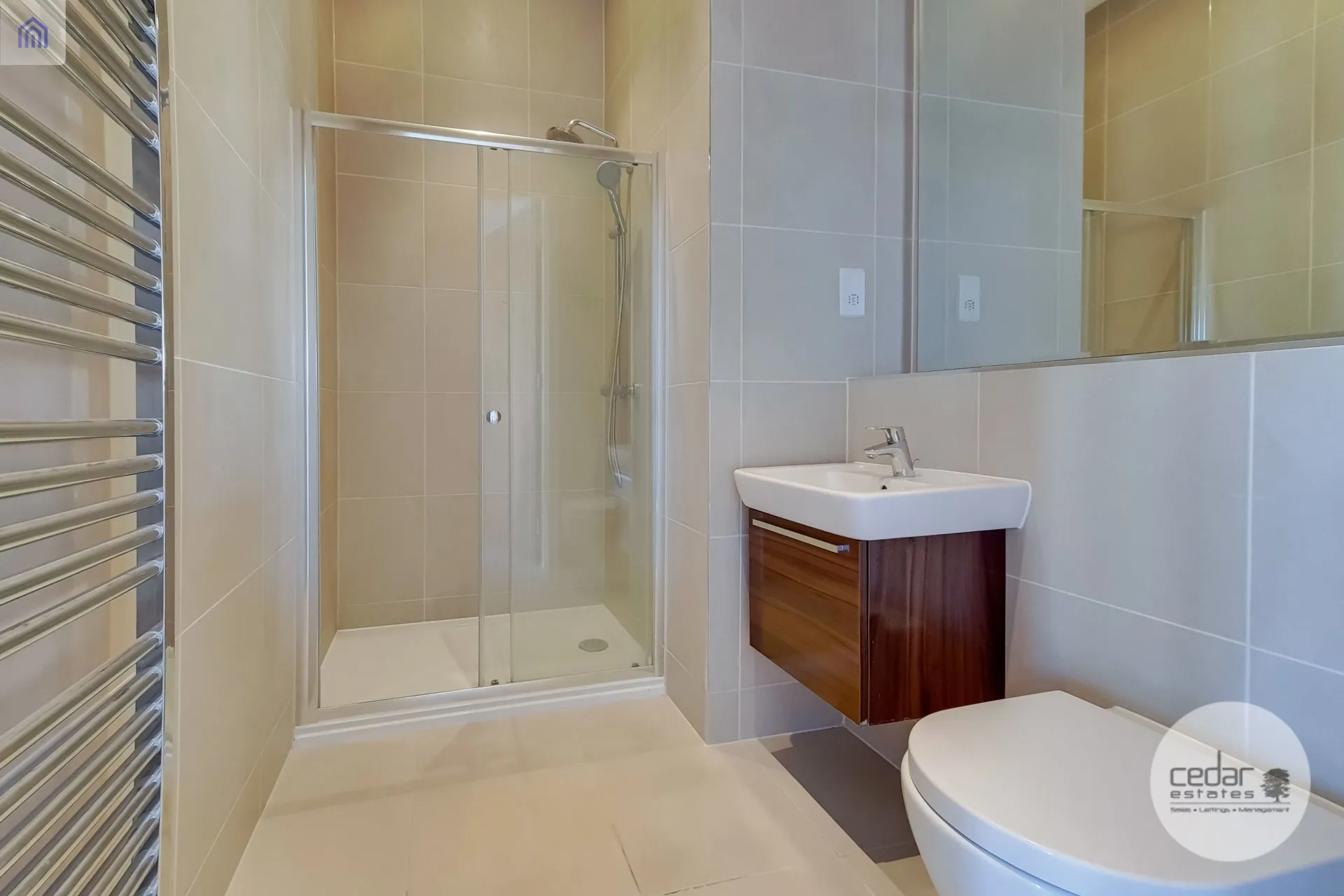 Flat Finchley Road in Greater London