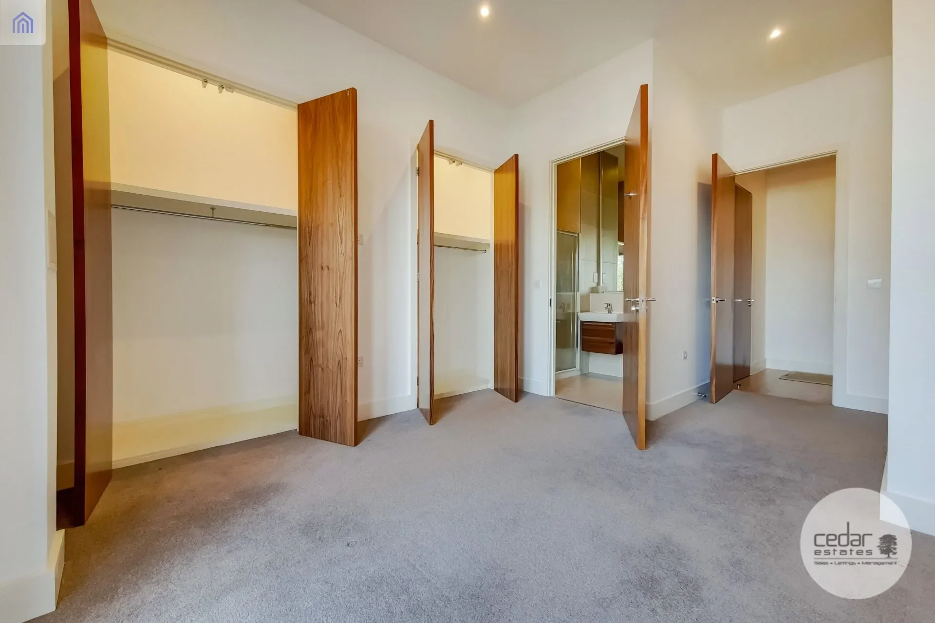 Flat Finchley Road in Greater London