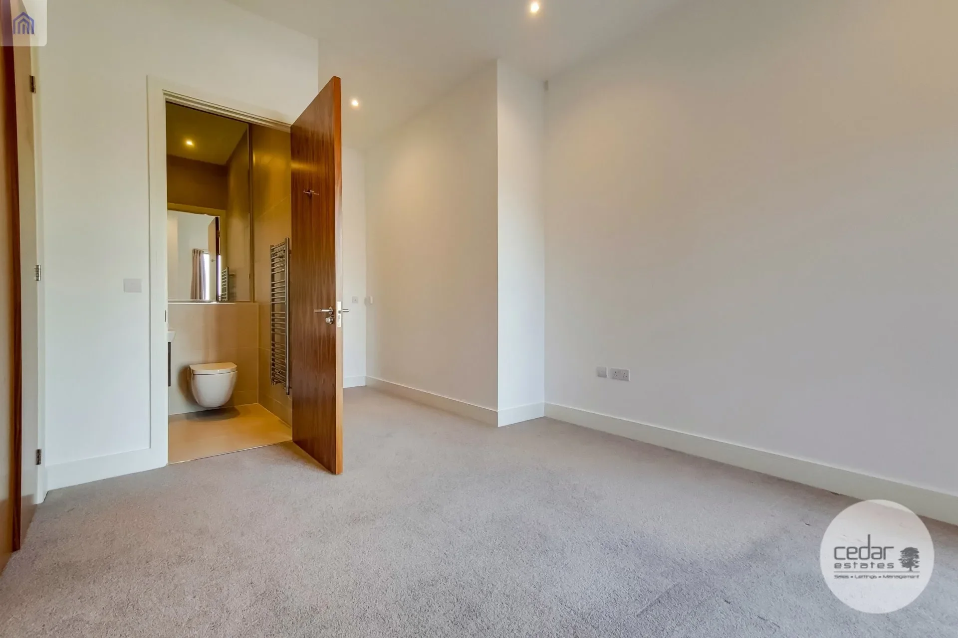Flat Finchley Road in Greater London
