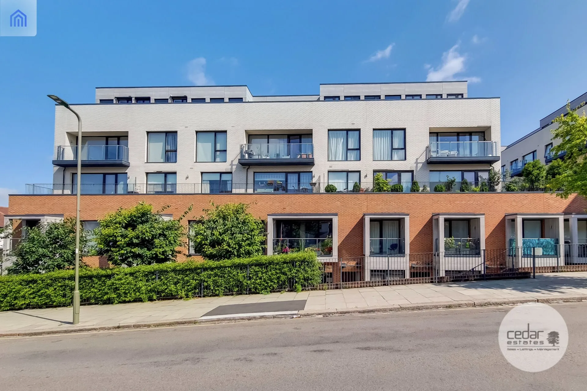 Flat Finchley Road in Greater London