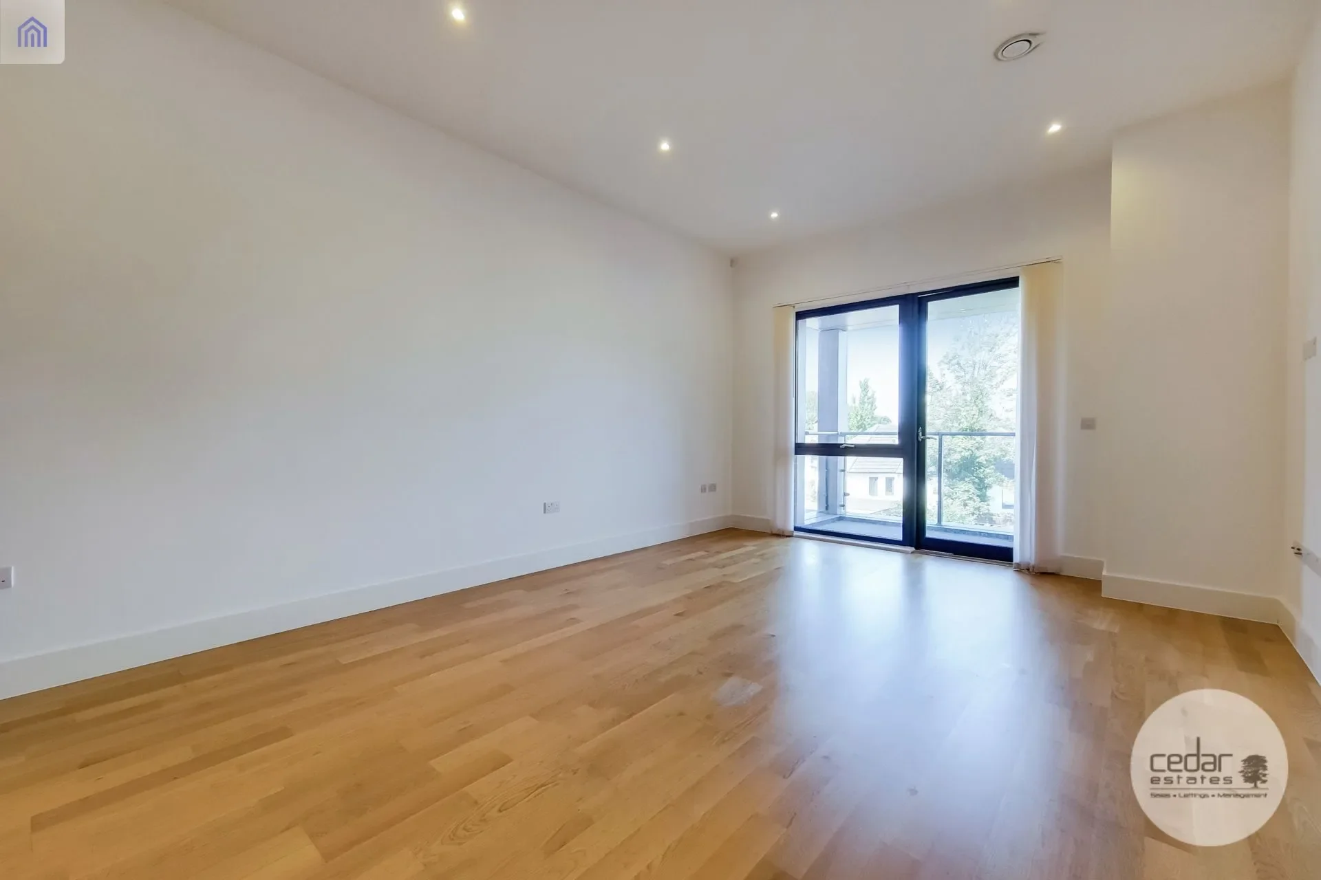 Flat Finchley Road in Greater London