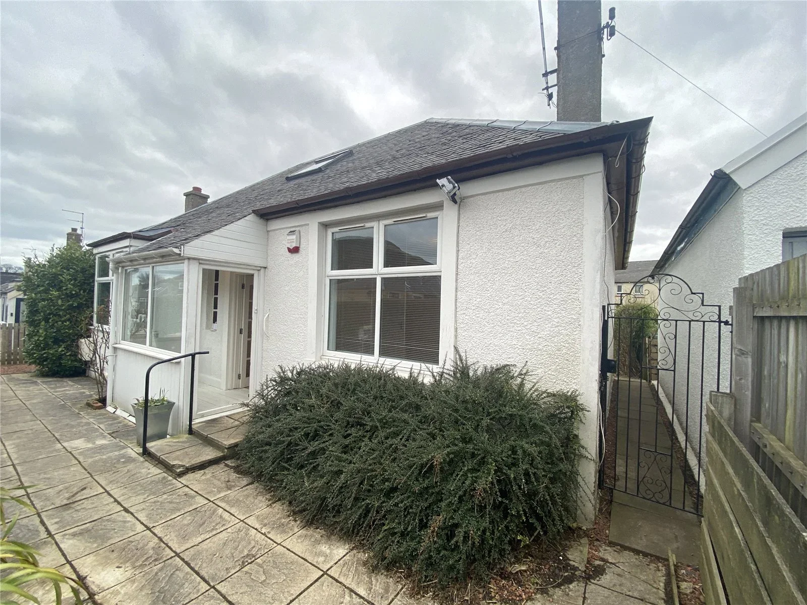 House Kirkhill Drive in City of Edinburgh