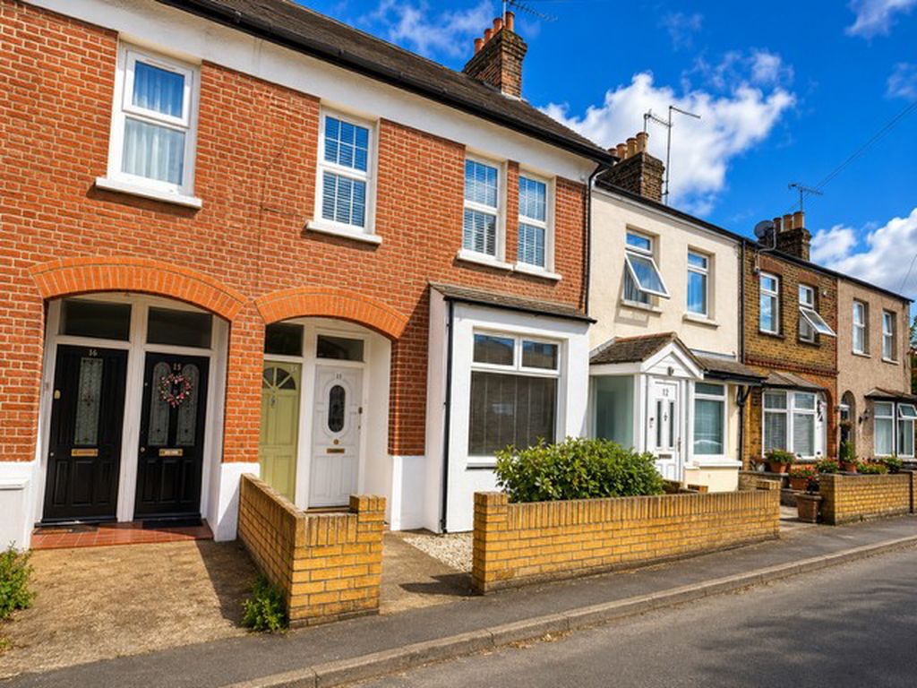 Flat Delamare Road in Cheshunt