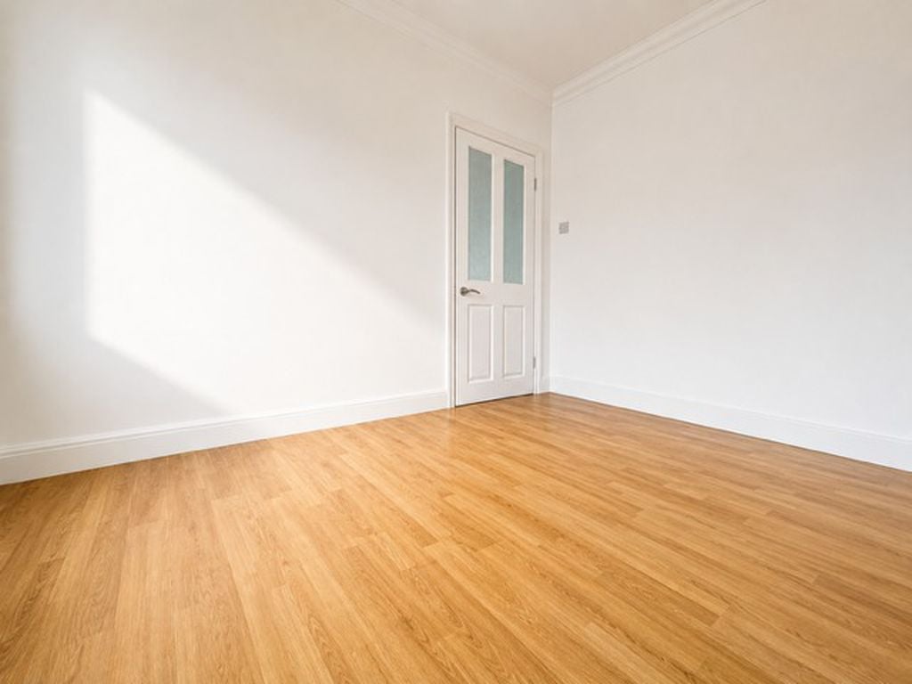Flat Delamare Road in Cheshunt
