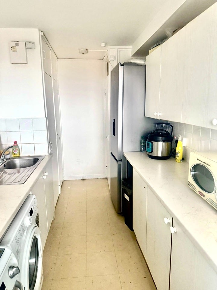 Room Lauriston Road in Greater London