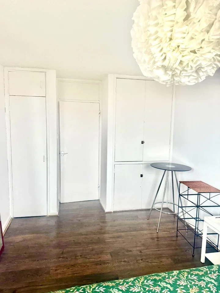 Room Lauriston Road in Greater London