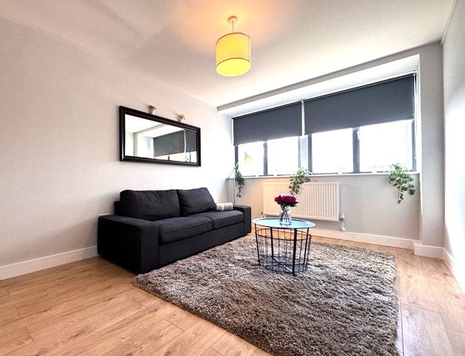Room Lauriston Road in Greater London