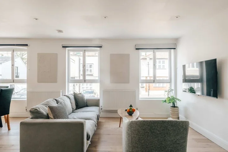Flat Kensington High Street in Greater London