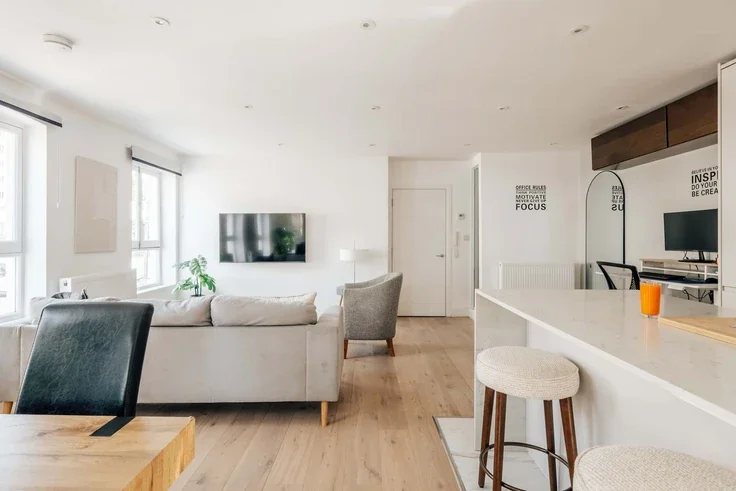 Flat Kensington High Street in Greater London
