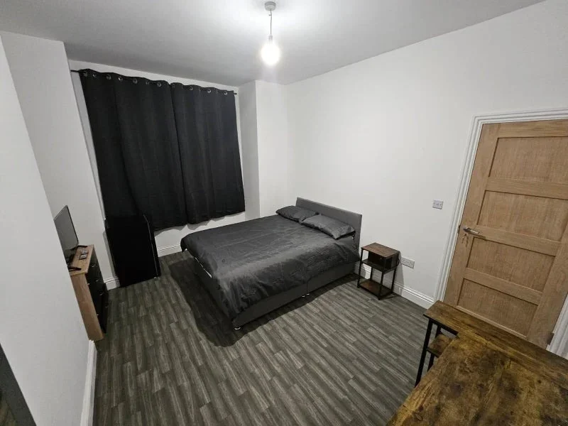 Room Blandford Road in Greater London
