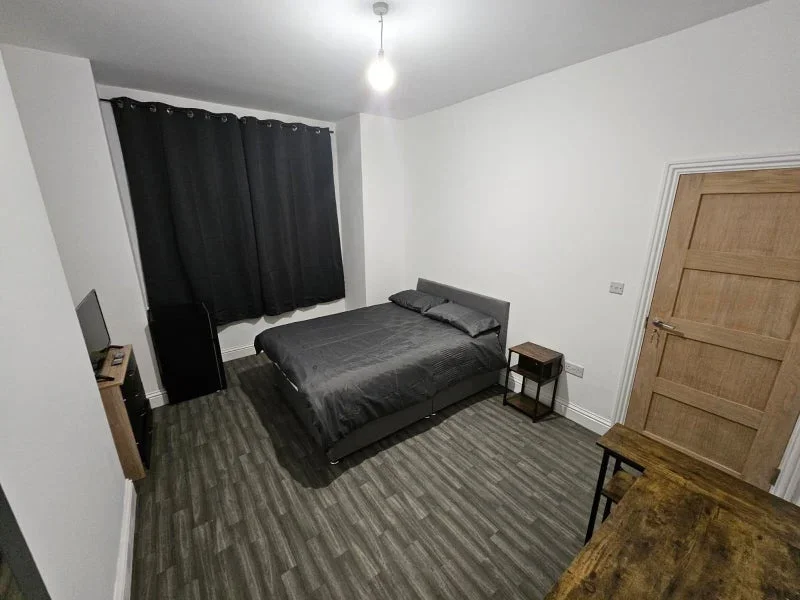 Room Blandford Road in Greater London