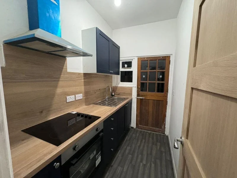 Room Blandford Road in Greater London