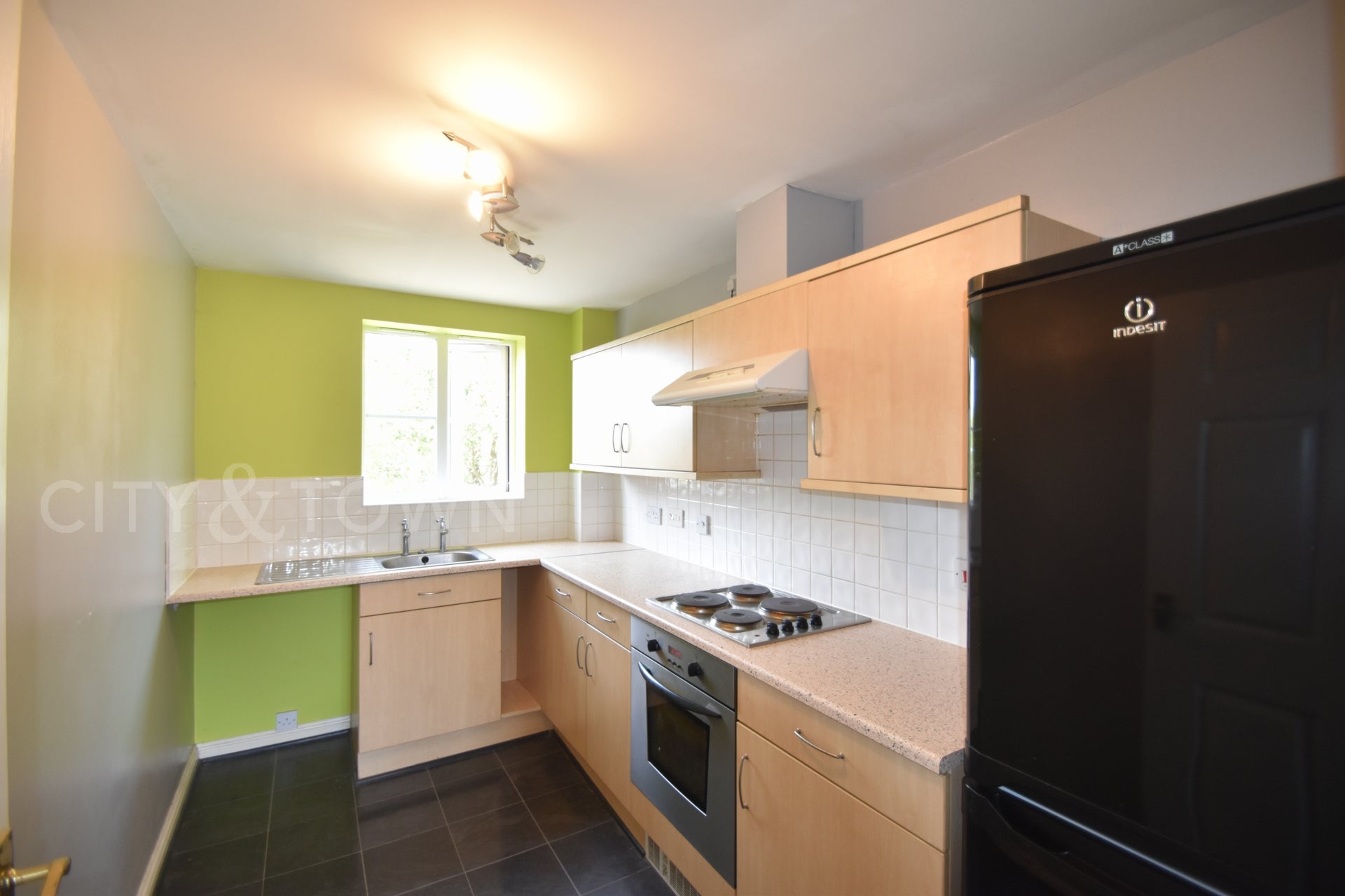 Flat Lancaster Road in Grays