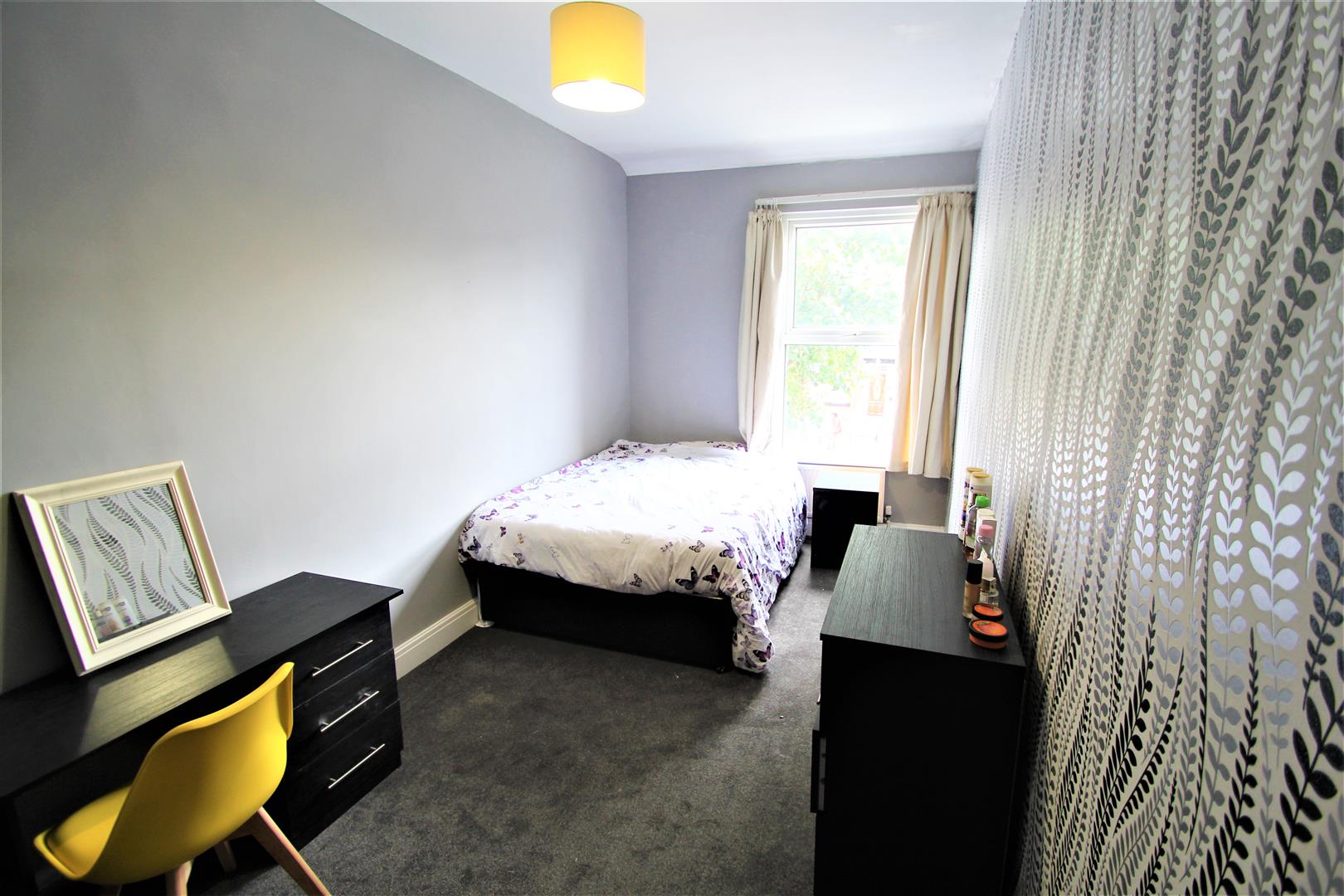 Flat Brudenell Road in Leeds