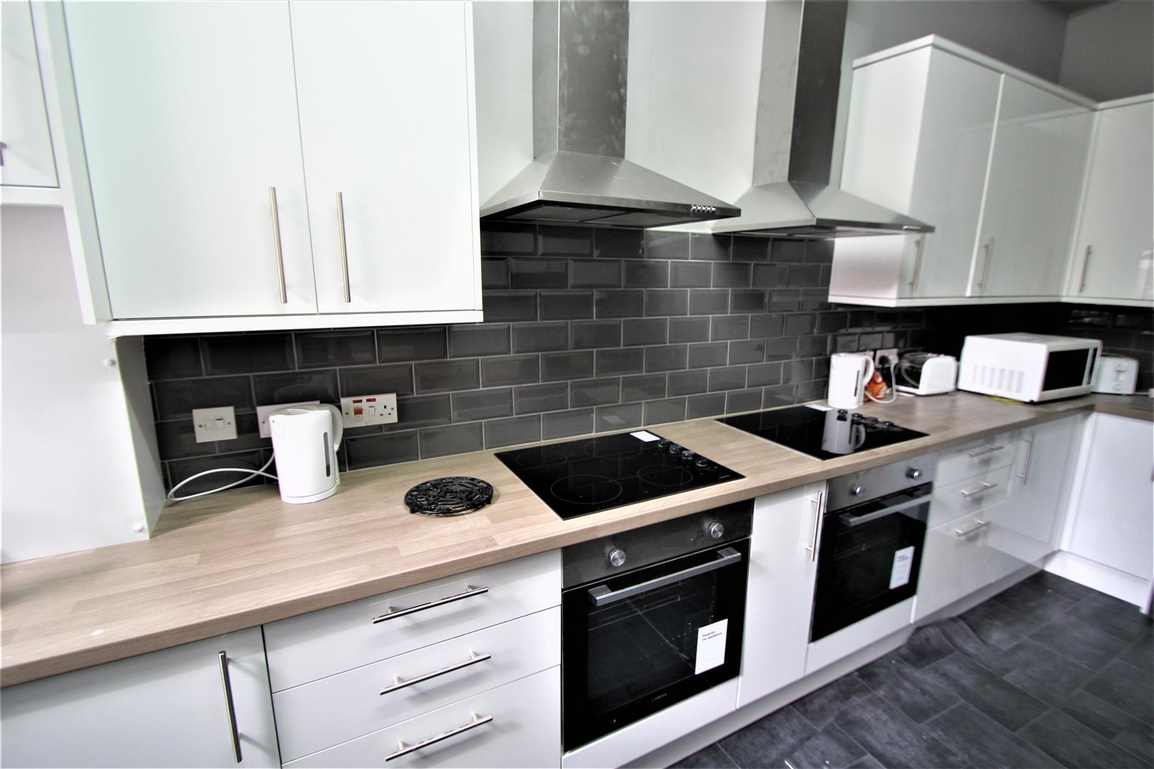Flat Brudenell Road in Leeds