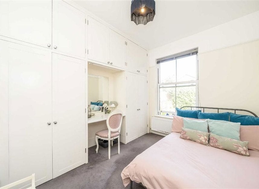Room Shardeloes Road in Greater London