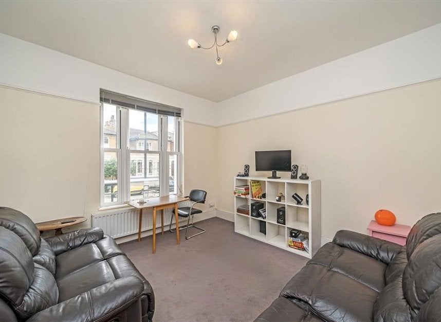 Flat Shardeloes Road in Greater London