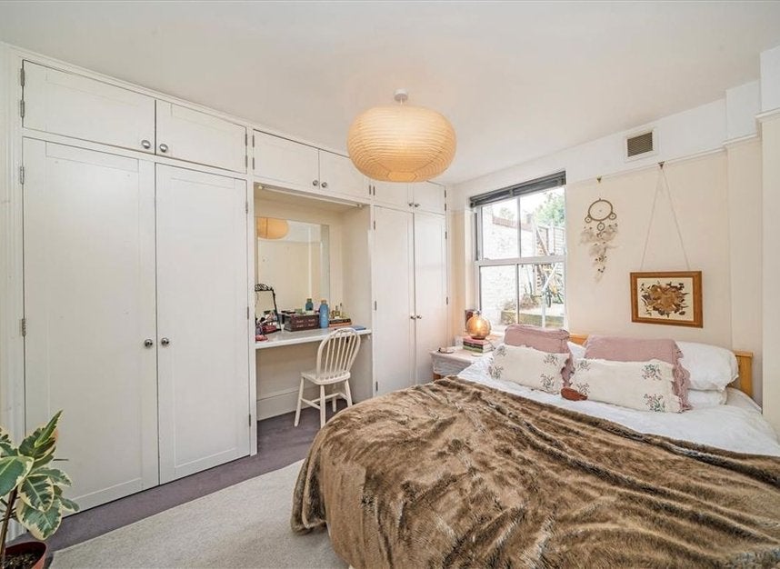 Flat Shardeloes Road in Greater London