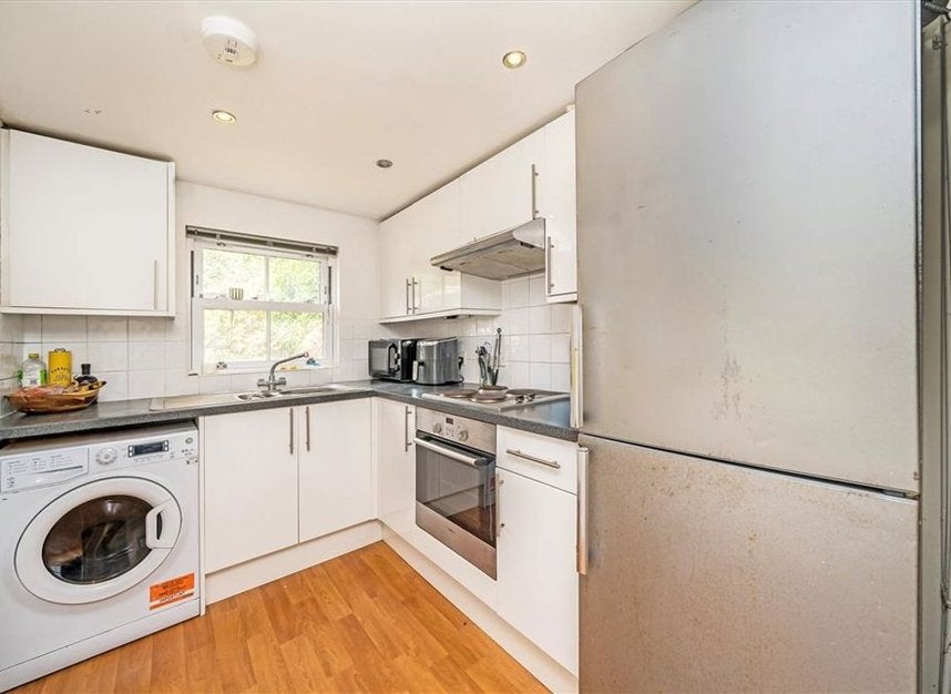 Flat Shardeloes Road in Greater London