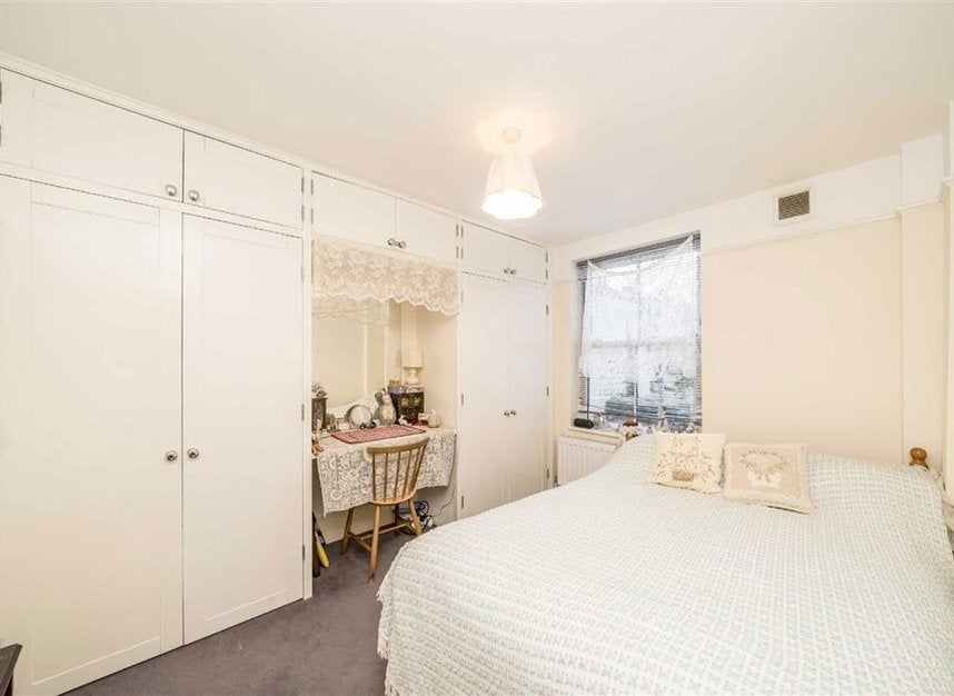 Room Shardeloes Road in Greater London