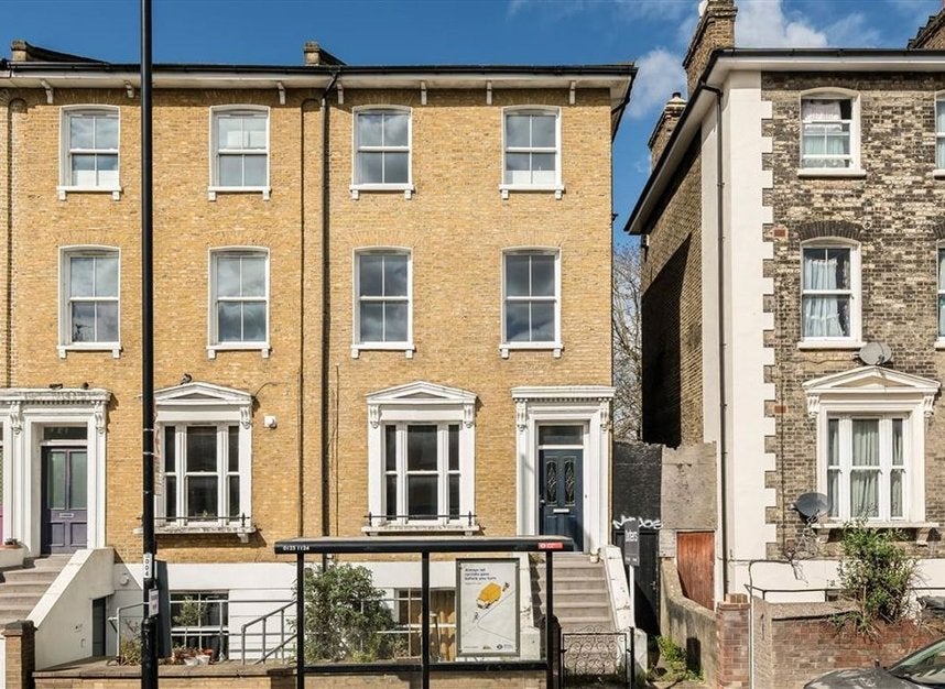 Flat Shardeloes Road in Greater London