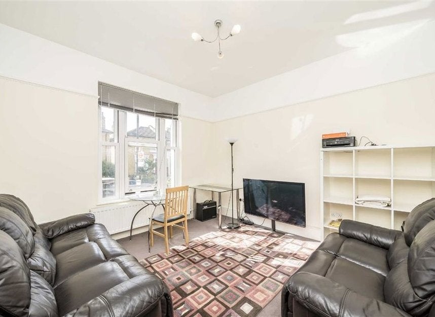 Room Shardeloes Road in Greater London