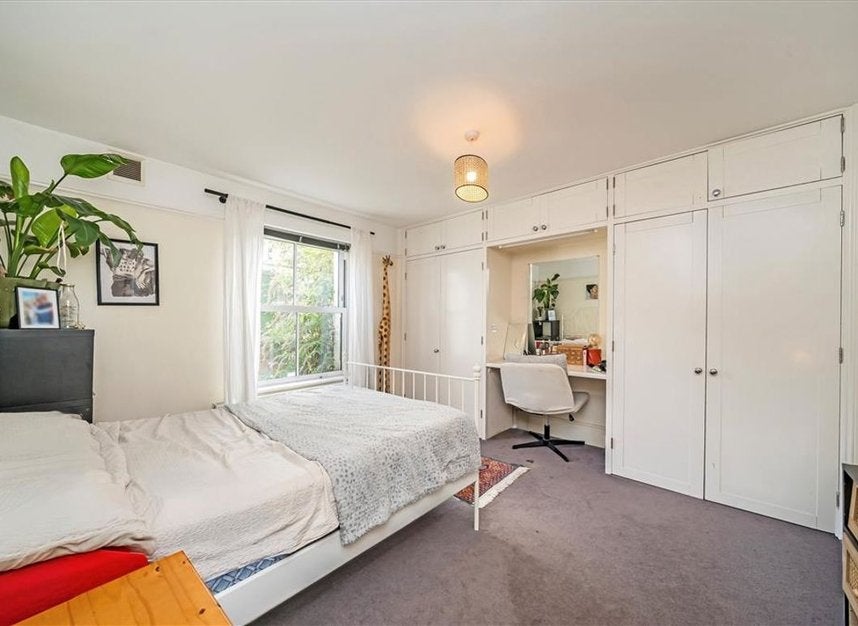 Flat Shardeloes Road in Greater London