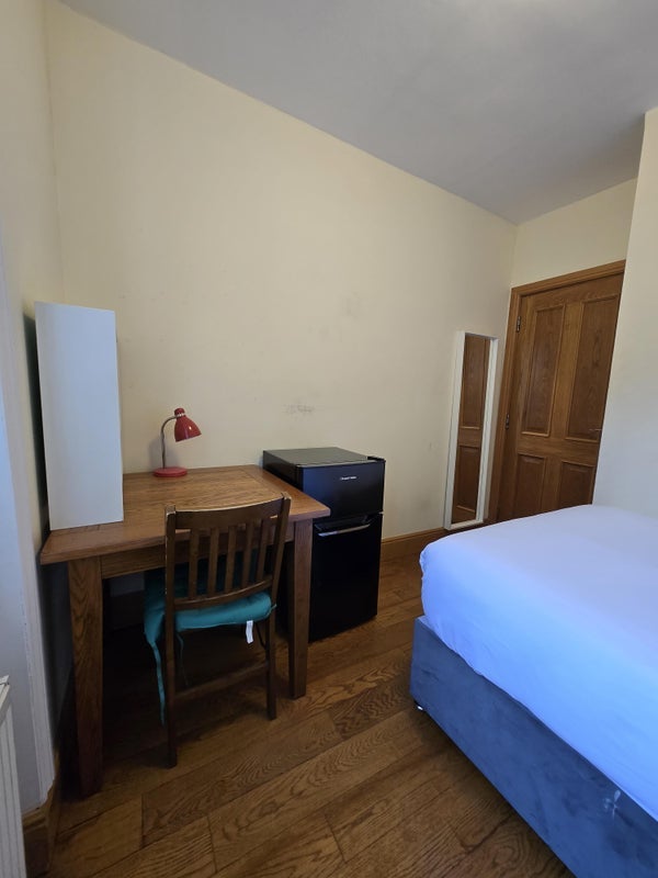 Room Calthorpe Street in Greater London