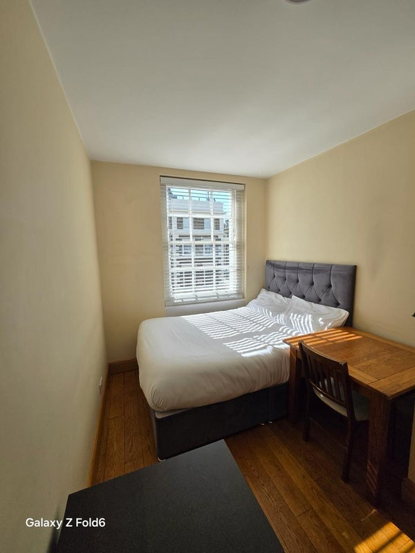 Room Calthorpe Street in Greater London